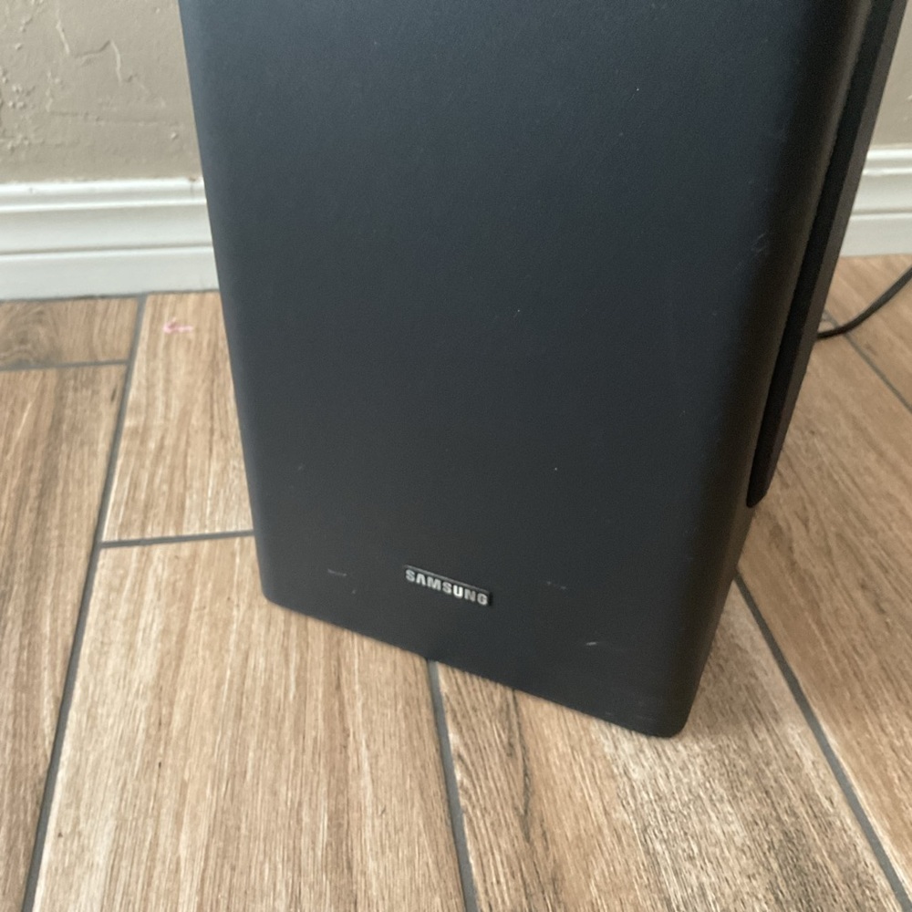 Samsung Black sub woofer - Picture 2 of 5